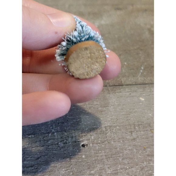 Village accessory Xmas mini frosted pine tree decor - Picture 4 of 4